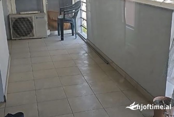 Shtepi me qera Apartament ne Tirane, 2+1, Mobilimi E mobiluar, Pagesa 500  Euro.