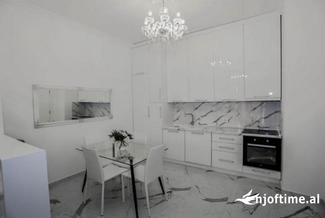 Shtepi me qera 1+1 ne Tirane - 80,000 Leke