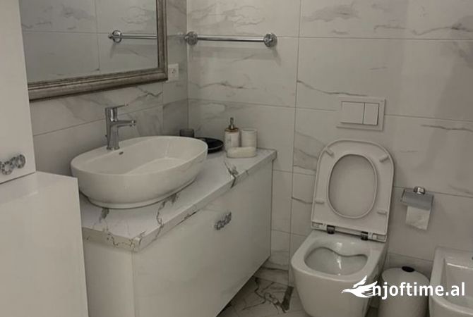 Shtepi me qera Apartament ne Tirane, 1+1, Mobilimi E mobiluar, Pagesa 80,000  Leke.