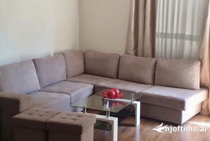 Shtepi me qera 2+1 ne Tirane - 700 Euro