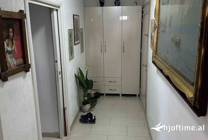 Shtepi ne shitje Apartament ne Tirane, 2+1, Mobilimi E mobiluar, Pagesa 100,000  Euro.