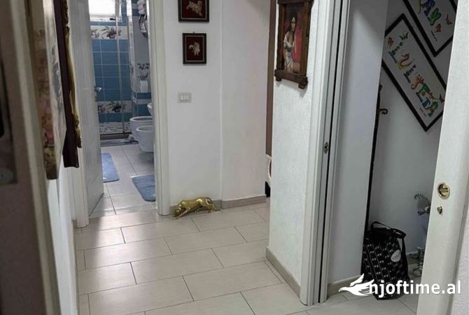 Shtepi ne shitje Apartament ne Tirane, 2+1, Mobilimi E mobiluar, Pagesa 100,000  Euro.