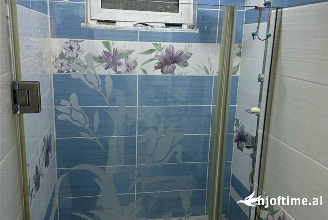 Shtepi ne shitje Apartament ne Tirane, 2+1, Mobilimi E mobiluar, Pagesa 100,000  Euro.