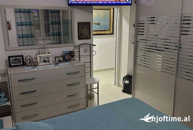 Shtepi ne shitje Apartament ne Tirane, 2+1, Mobilimi E mobiluar, Pagesa 100,000  Euro.