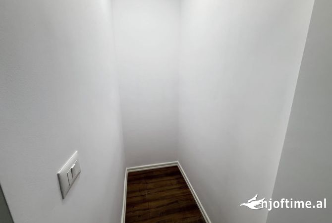 Shtepi ne shitje Apartament ne Tirane, 1+1, Mobilimi Bosh, pa mobiluar, Pagesa 119,000  Euro.