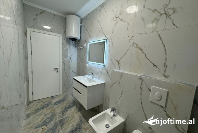 Shtepi ne shitje Apartament ne Tirane, 1+1, Mobilimi Bosh, pa mobiluar, Pagesa 119,000  Euro.