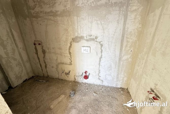 Shtepi ne shitje Apartament ne Tirane, 2+1, Mobilimi Bosh, pa mobiluar, Pagesa 138,180  Euro.