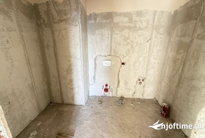 Shtepi ne shitje Apartament ne Tirane, 2+1, Mobilimi Bosh, pa mobiluar, Pagesa 138,180  Euro.