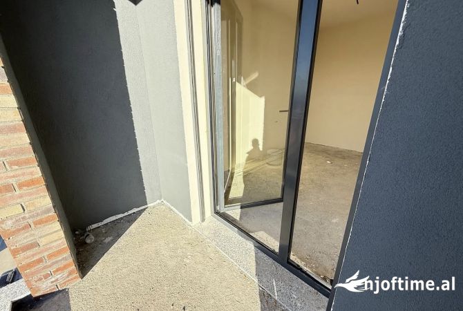 Shtepi ne shitje Apartament ne Tirane, 2+1, Mobilimi Bosh, pa mobiluar, Pagesa 138,180  Euro.