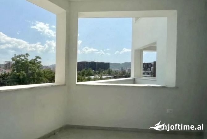 Shtepi me qera Apartament ne Tirane, 2+1, Mobilimi Pjeserisht e mobiluar, Pagesa 490  Euro.