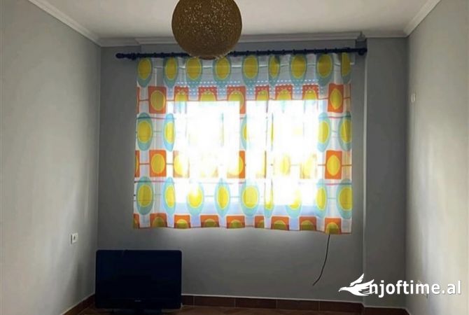 Shtepi me qera Apartament ne Tirane, 2+1, Mobilimi E mobiluar, Pagesa 700  Euro.