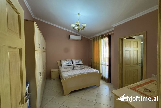 Shtepi me qera Apartament ne Tirane, 2+1, Mobilimi E mobiluar, Pagesa 800  Euro.