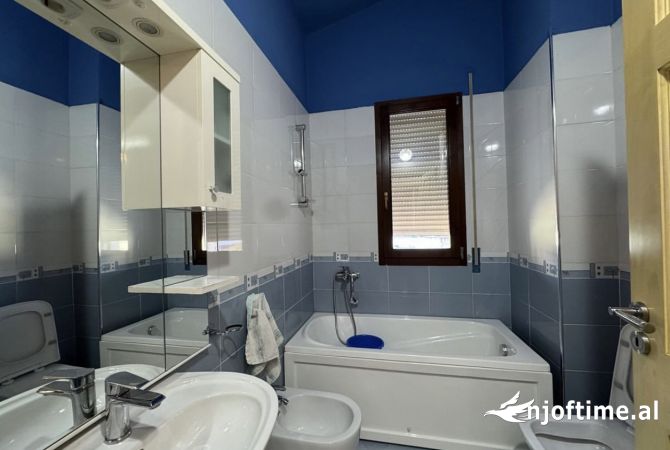 Shtepi me qera Apartament ne Tirane, 2+1, Mobilimi E mobiluar, Pagesa 800  Euro.