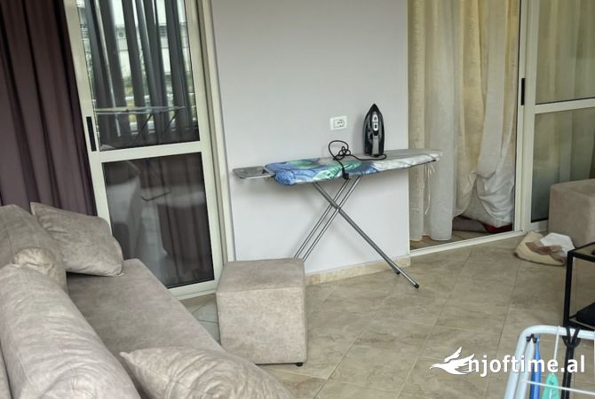 Shtepi me qera Apartament ne Tirane, 3+1, Mobilimi E mobiluar, Pagesa 1,000  Euro.