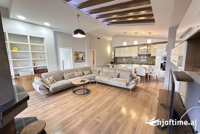 Casa in affitto 4+1 a Tirana - 100,000 Leke