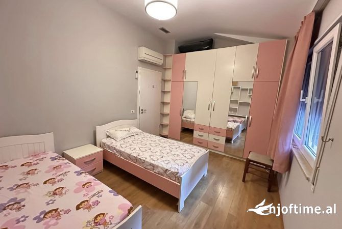 Shtepi me qera Apartament ne Tirane, 4+1, Mobilimi E mobiluar, Pagesa 100,000  Leke.