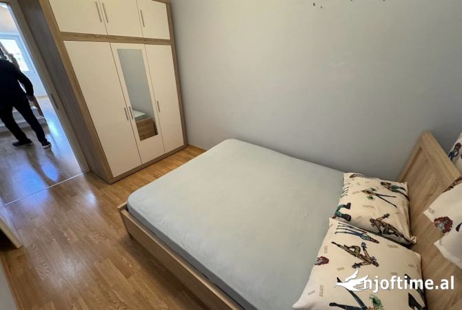 Shtepi me qera Vila Luksoze ne Tirane, 3+1, Mobilimi E mobiluar, Pagesa 2,000  Euro.