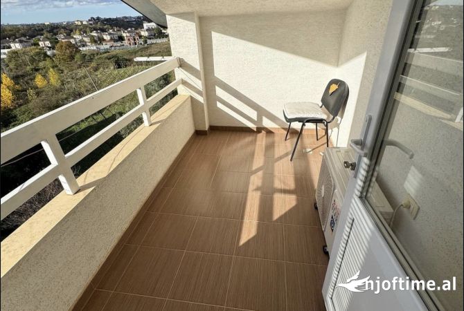 Shtepi me qera Vila Luksoze ne Tirane, 3+1, Mobilimi E mobiluar, Pagesa 2,000  Euro.