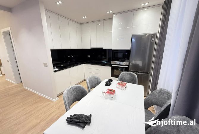 Shtepi me qera Apartament ne Tirane, 2+1, Mobilimi E mobiluar, Pagesa 1,200  Euro.