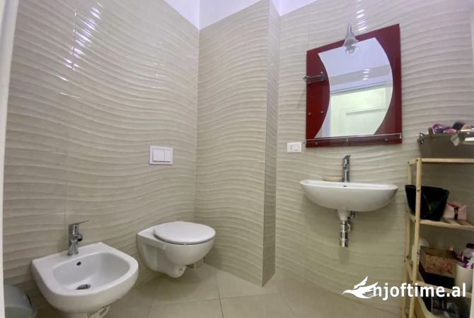 Shtepi me qera Apartament ne Tirane, 1+1, Mobilimi E mobiluar, Pagesa 550  Euro.