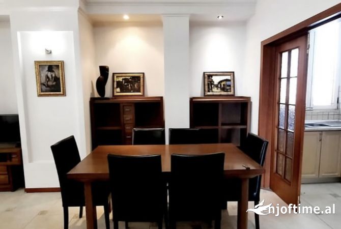 Shtepi me qera Apartament ne Tirane, 2+1, Mobilimi E mobiluar, Pagesa 1,800  Euro.