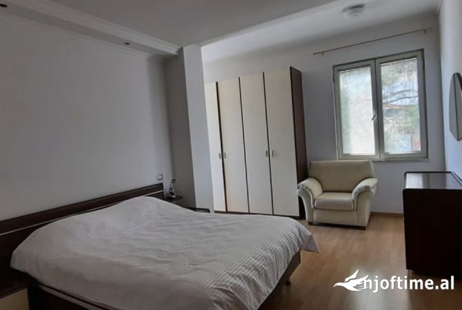 Shtepi me qera Apartament ne Tirane, 2+1, Mobilimi E mobiluar, Pagesa 1,800  Euro.