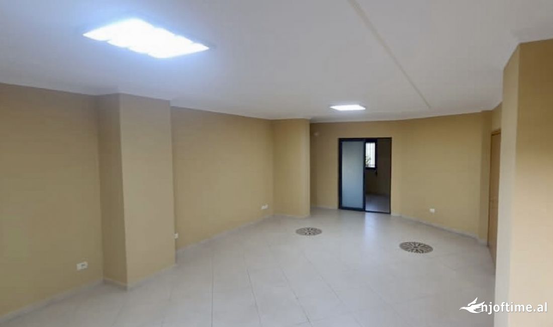 📣 QERA Ambient Biznesi 4+1+2 📍 Prane Qendres 🛣️ Rruga e "Kavajes" ✨ 