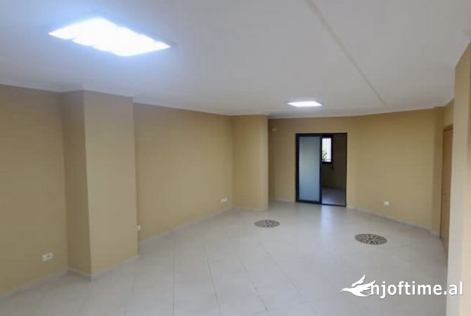 Ambient biznesi me qera 3+1 ne Tirane - 1,500 Euro