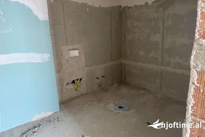 Shtepi ne shitje Apartament ne Tirane, 2+1, Mobilimi Bosh, pa mobiluar, Pagesa 160,000  Euro.