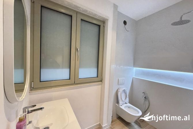 📣 QERA Ambient Zyre 👉 Apartament 2+1 Me 2 Tualete 📍 Vasil Shanto , Prane KESH-it ✨ 