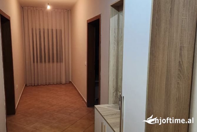 Shtepi me qera Apartament ne Tirane, 2+1, Mobilimi E mobiluar, Pagesa 55,000  Leke.