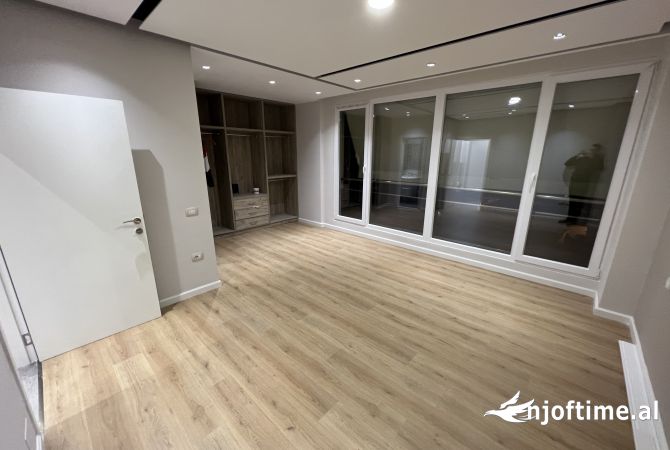 Shtepi ne shitje Apartament ne Tirane, 3+1, Mobilimi Bosh, pa mobiluar, Pagesa 280,000  Euro.