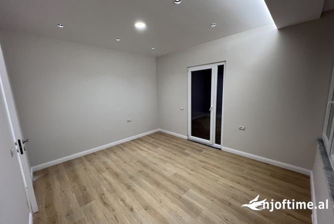 Shtepi ne shitje Apartament ne Tirane, 3+1, Mobilimi Bosh, pa mobiluar, Pagesa 280,000  Euro.