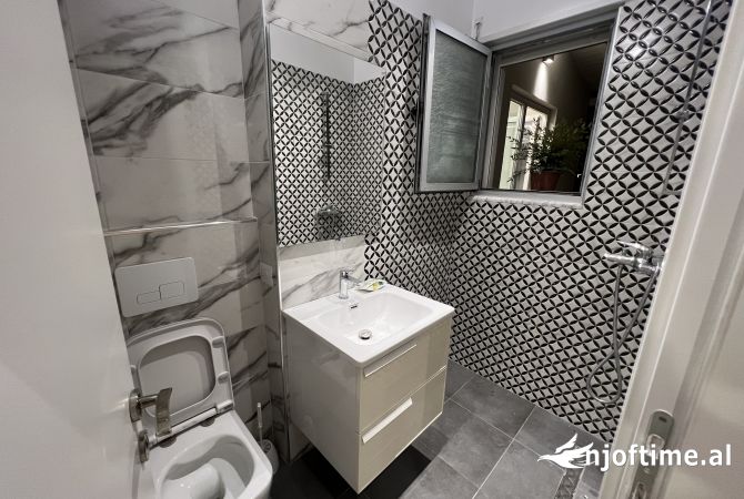 Shtepi ne shitje Apartament ne Tirane, 3+1, Mobilimi Bosh, pa mobiluar, Pagesa 280,000  Euro.