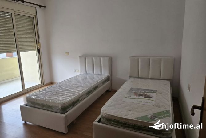 Shtepi me qera Apartament ne Tirane, 2+1, Mobilimi E mobiluar, Pagesa 55,000  Leke.