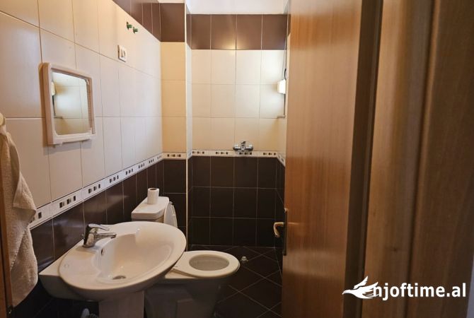 Shtepi me qera Apartament ne Tirane, 2+1, Mobilimi E mobiluar, Pagesa 55,000  Leke.