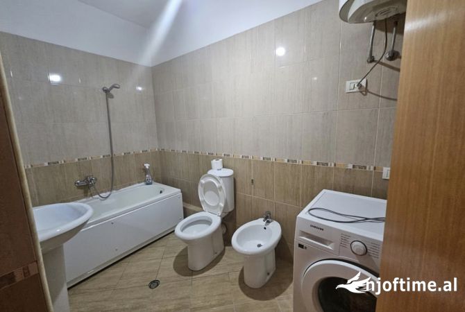 Shtepi me qera Apartament ne Tirane, 2+1, Mobilimi E mobiluar, Pagesa 55,000  Leke.
