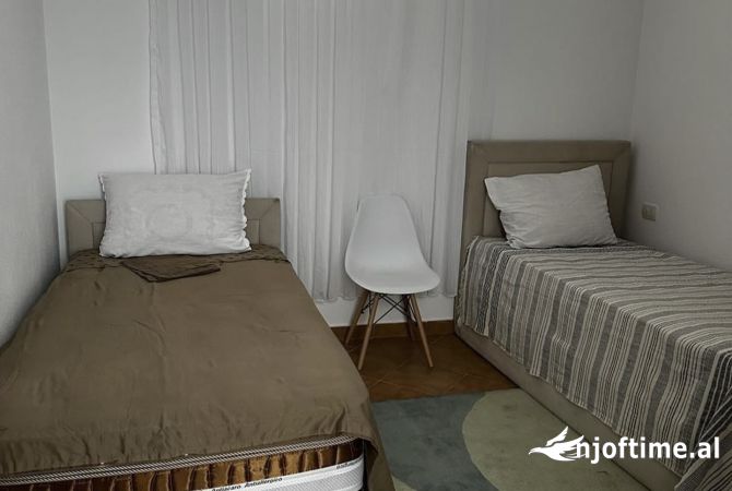 Shtepi me qera Apartament ne Tirane, 2+1, Mobilimi E mobiluar, Pagesa 40,000  Leke.