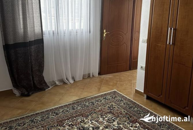 Shtepi me qera Apartament ne Tirane, 2+1, Mobilimi E mobiluar, Pagesa 40,000  Leke.