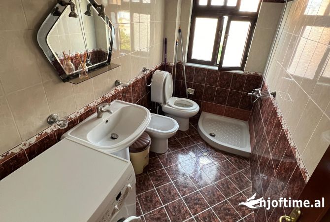 Shtepi me qera Apartament ne Tirane, 1+1, Mobilimi E mobiluar, Pagesa 490  Euro.