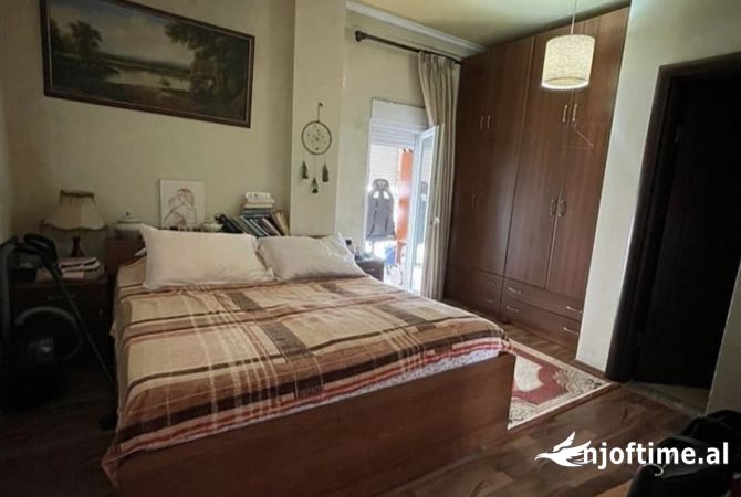 Shtepi ne shitje Apartament ne Tirane, 3+1, Mobilimi E mobiluar, Pagesa 245,000  Euro.