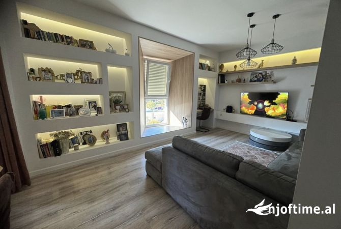 Shtepi ne shitje Apartament ne Tirane, 2+1, Mobilimi E mobiluar, Pagesa 206,000  Euro.