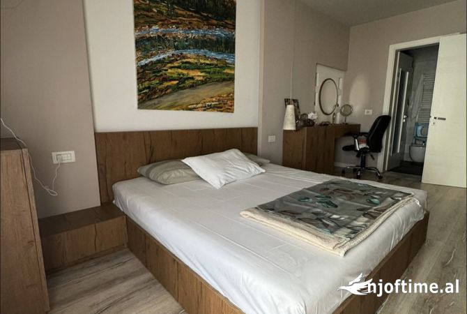 Shtepi ne shitje Apartament ne Tirane, 2+1, Mobilimi E mobiluar, Pagesa 206,000  Euro.