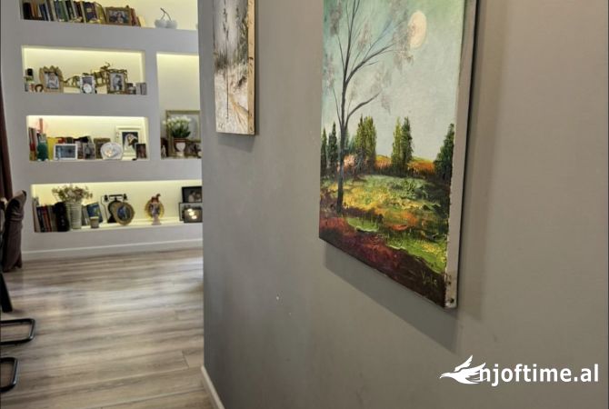 Shtepi ne shitje Apartament ne Tirane, 2+1, Mobilimi E mobiluar, Pagesa 206,000  Euro.