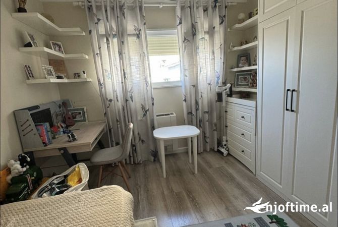 Shtepi ne shitje Apartament ne Tirane, 2+1, Mobilimi E mobiluar, Pagesa 206,000  Euro.