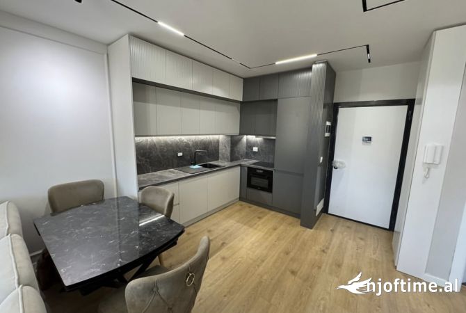 Shtepi ne shitje Apartament ne Tirane, 1+1, Mobilimi E mobiluar, Pagesa 160,000  Euro.