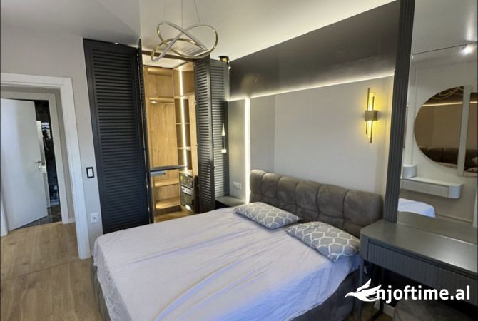 Shtepi ne shitje Apartament ne Tirane, 1+1, Mobilimi E mobiluar, Pagesa 160,000  Euro.