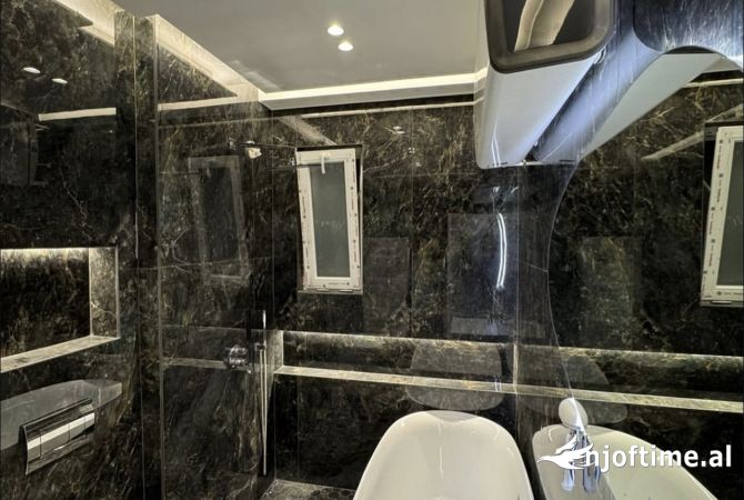 Shtepi ne shitje Apartament ne Tirane, 1+1, Mobilimi E mobiluar, Pagesa 160,000  Euro.