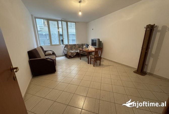 Shtepi me qera 1+1 ne Tirane - 35,000 Leke