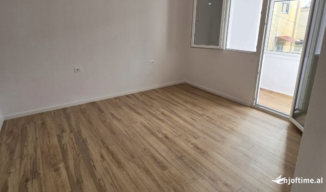 Shtepi ne shitje Apartament ne Tirane, 2+1, Mobilimi Bosh, pa mobiluar, Pagesa 129,000  Euro.